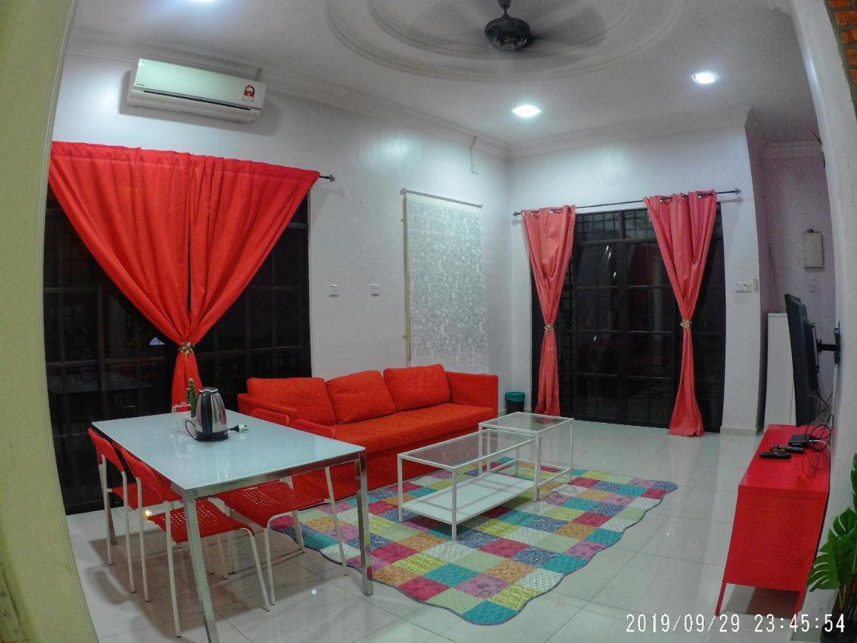 Holiday Homestay Dungun Esterno foto